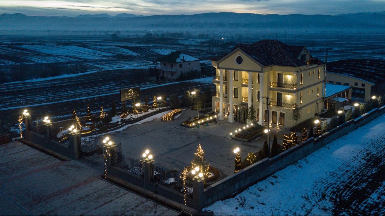 "L'Art De Vivre" Resort Korce Exterior foto
